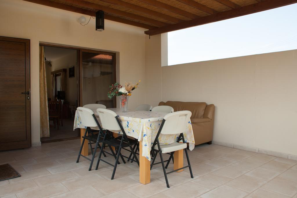 Villa Natasha Coral Bay Esterno foto